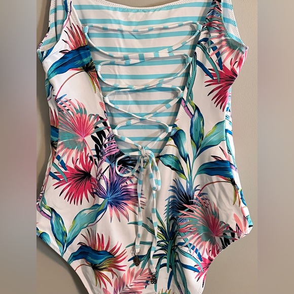 TOMMY BAHAMA | 10 | Reversible | Padded - Picture 5 of 13